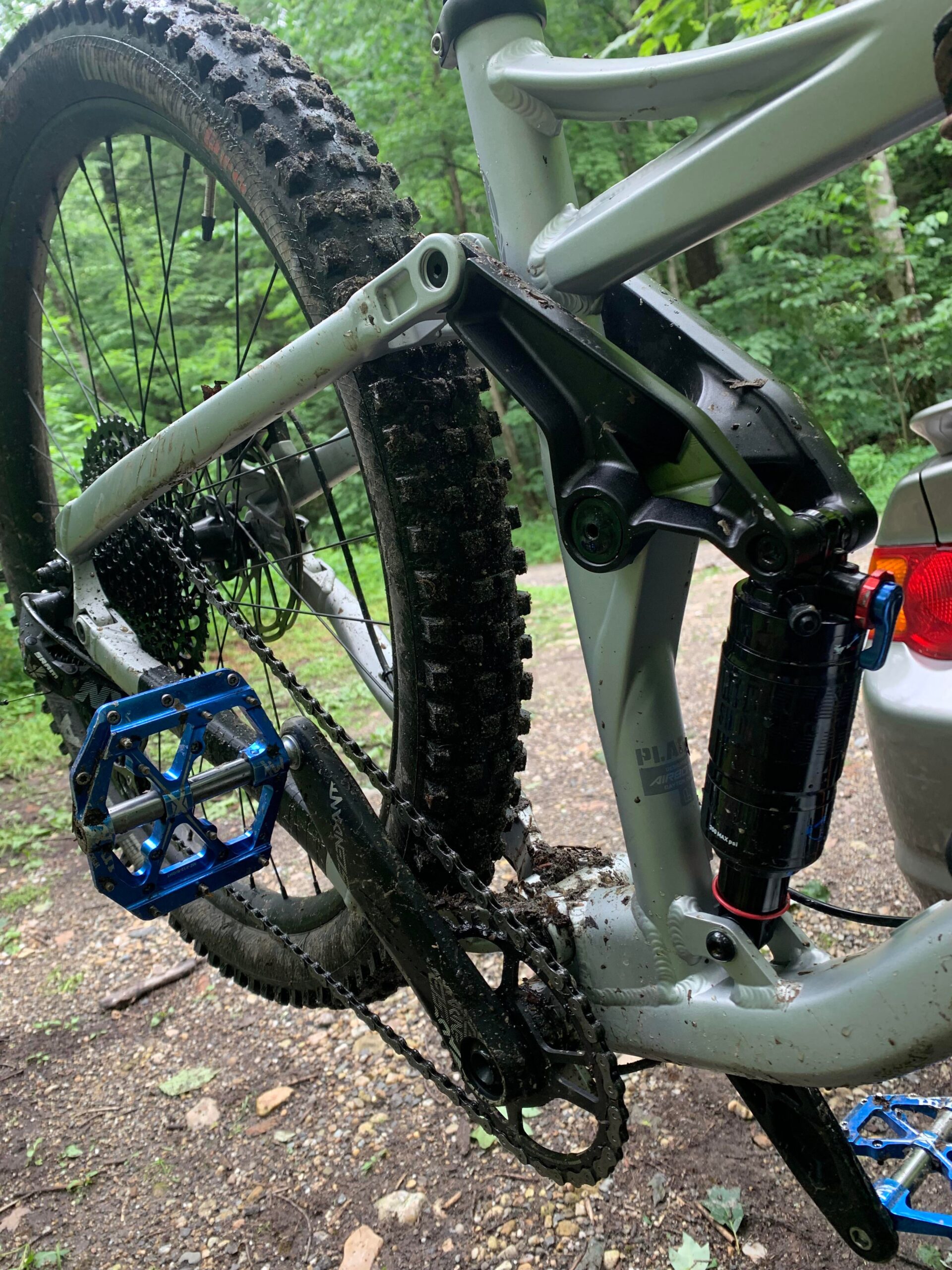 Air Monarch RT collapsed, still holding 200psi though. Anyone else have this happen to them? : mountainbiking