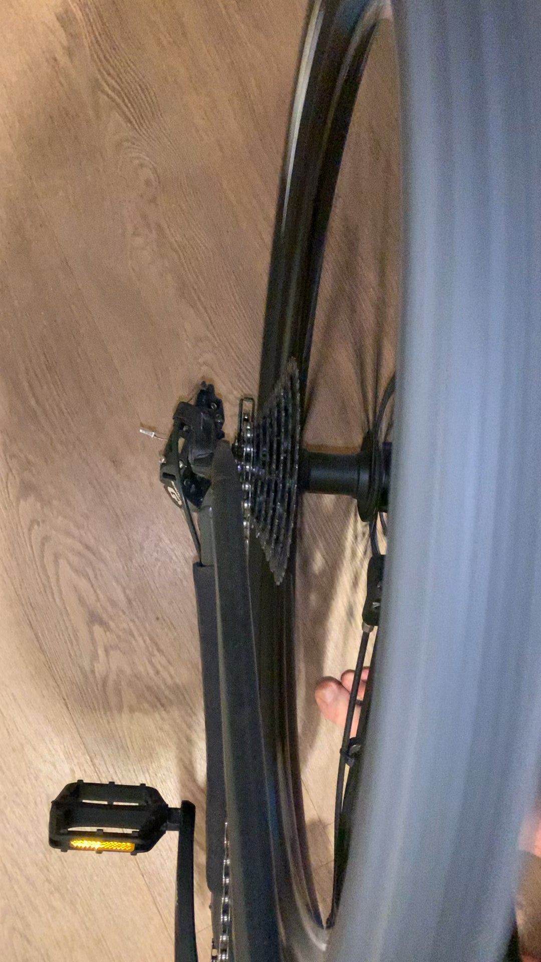 Any ideas what could be causing the rear cassette to weave like this? Bit of bike tech noob here! Excuse the troll foot in the video 😂 Thanks in advance! : mountainbiking