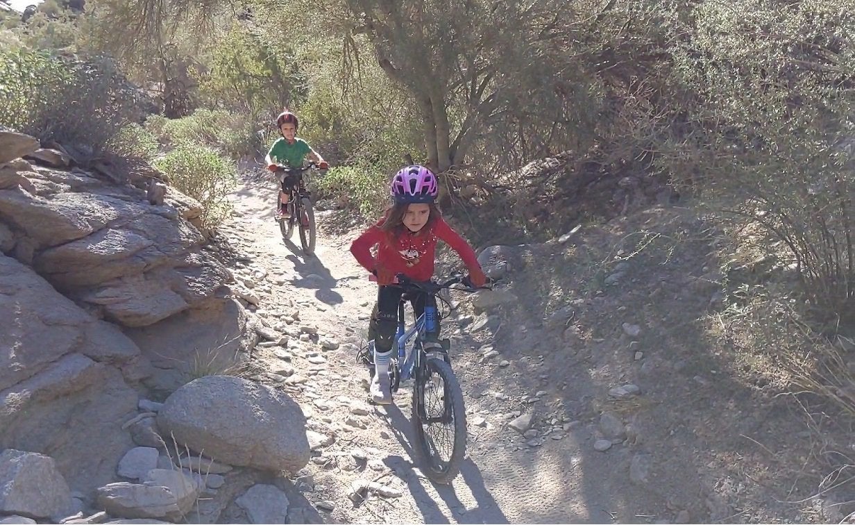 Mountain bikers and hikers are so much cooler than road bikers : mountainbiking