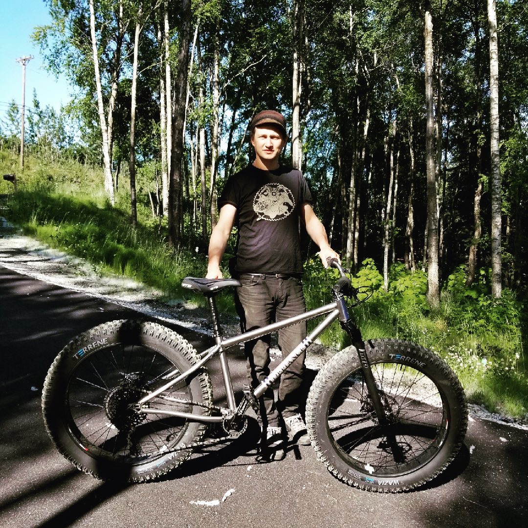 The man behind @defianceframeworks Daniel with his hand made titanium whip that …