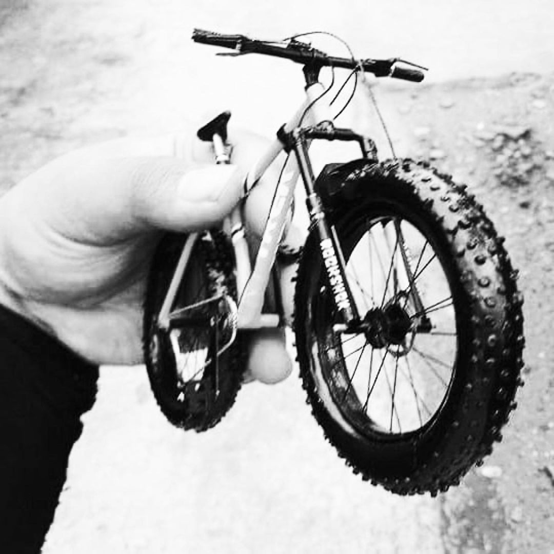 I’ve got fat-bikes on my fingers! #Repost @fatbikemurahacem
・・・
1:12 scale minia…