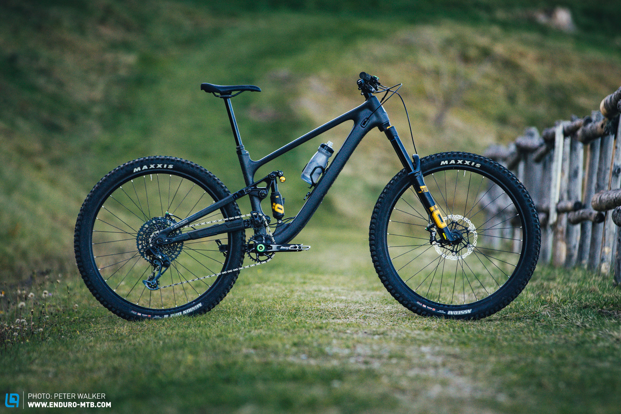 First ride review of the 2022 Hope HB916 – The exotic steed from Great Britain