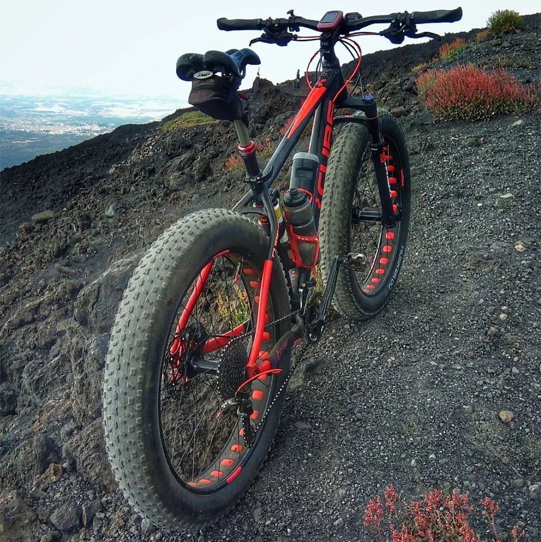 Volcano  Repost from @b_a_n_d_w_
•
Best bike for Etna track 

.
.
.
.
#cubebikes…