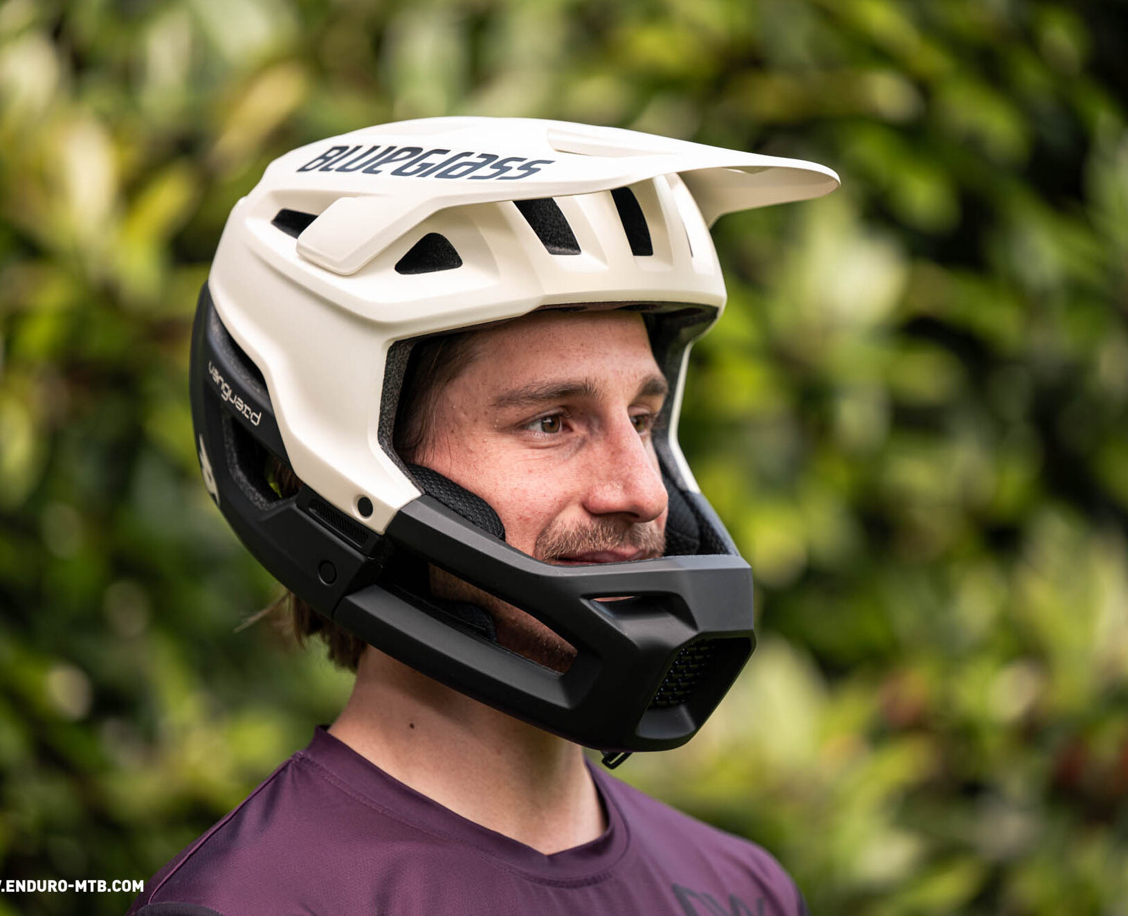 Bluegrass Vanguard Core Edition full face helmet in review – Real full face feeling with top ventilation?