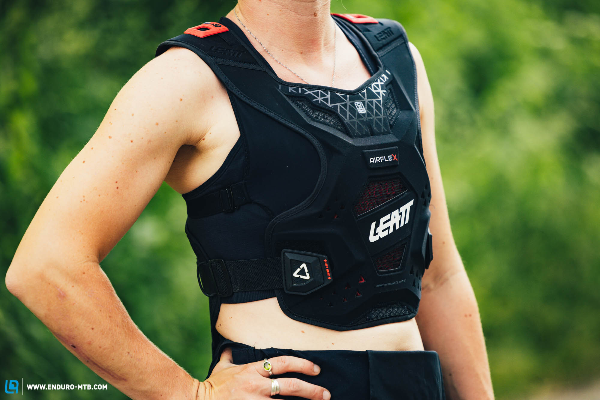 The Lab – Leatt Chest Protector AirFlex Women – Light and airy women’s protection
