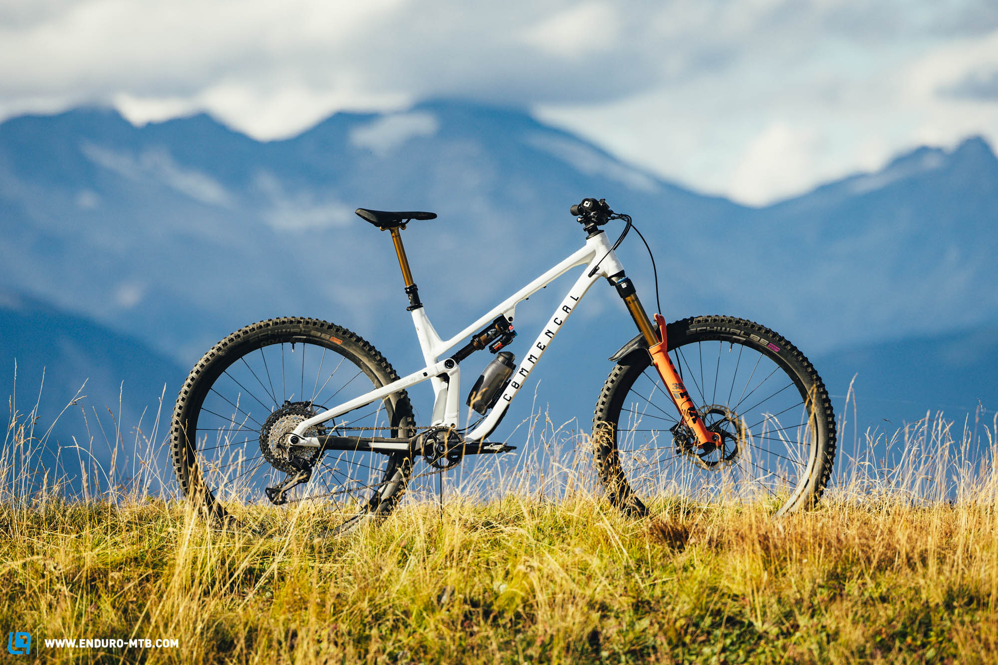 COMMENCAL META V5 2023 exclusive first ride review – A new enduro whip for the Andorran manufacturer