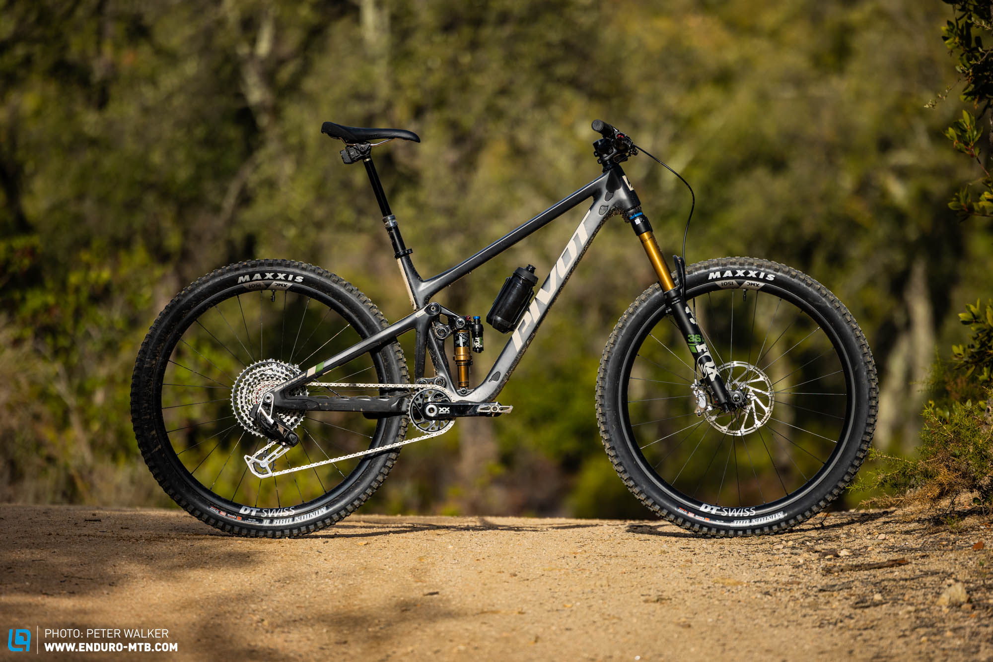 First ride review of the 2024 Pivot Switchblade Team XX AXS Transmission – Same look, new bike?